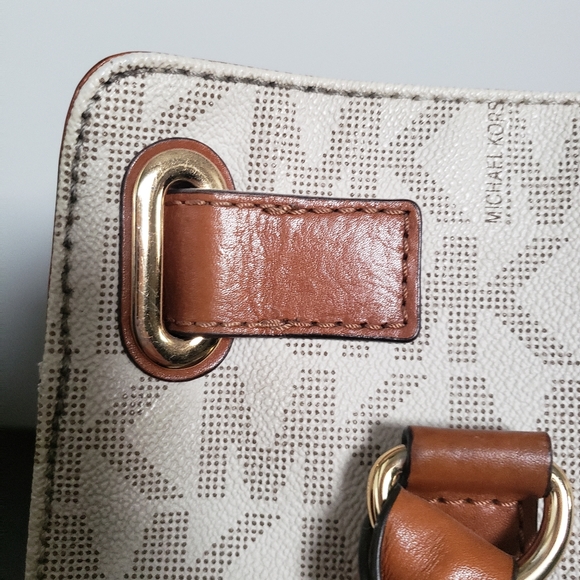 Michael Kors Medium Hamilton Bag - Picture 13 of 16
